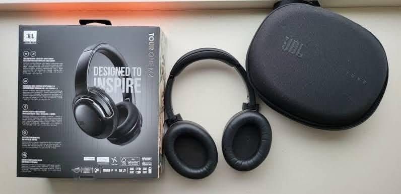 JBL TOUR ONE M2