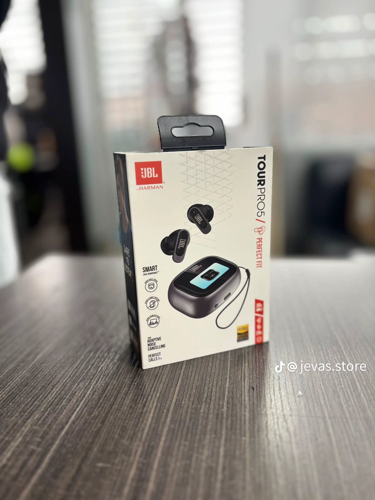 JBL Tour Pro 5